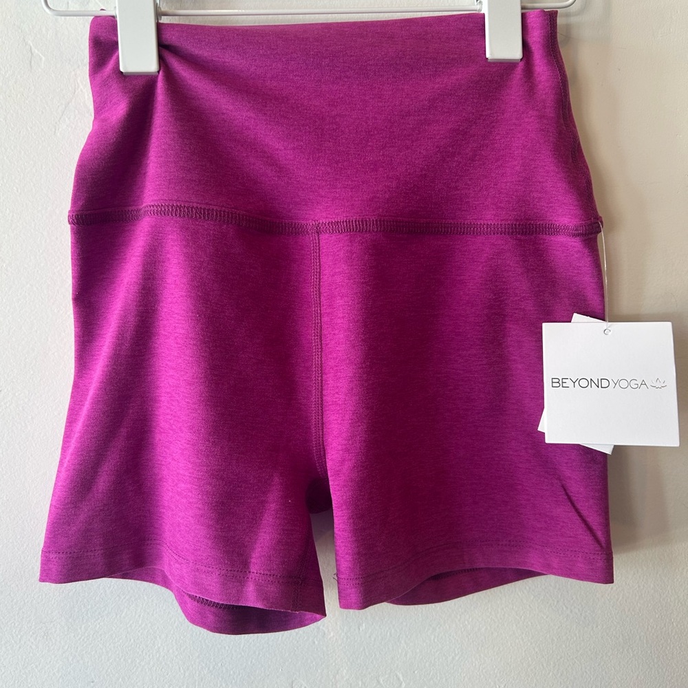 Beyond Yoga Women's Vibrant Magenta Athletic Shorts, size Medium, NWT
